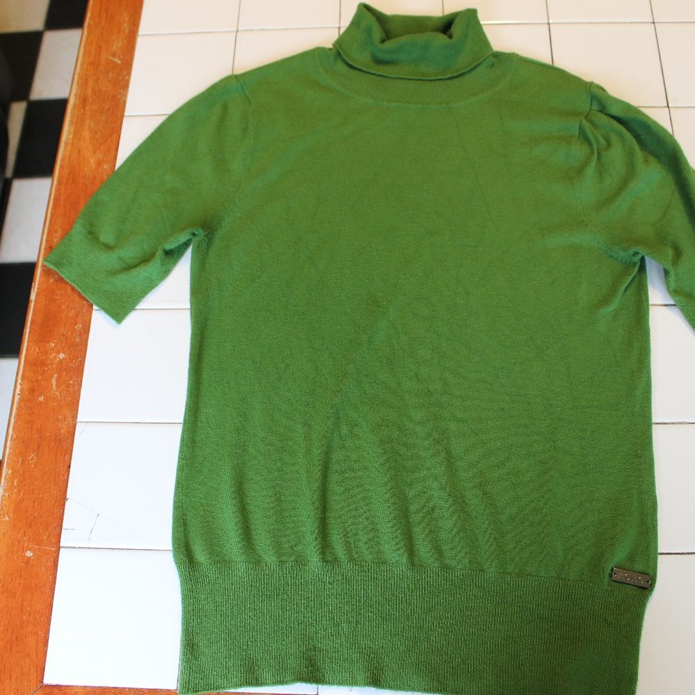 BCBG  maxazria green short sleeved turtleneck top size L